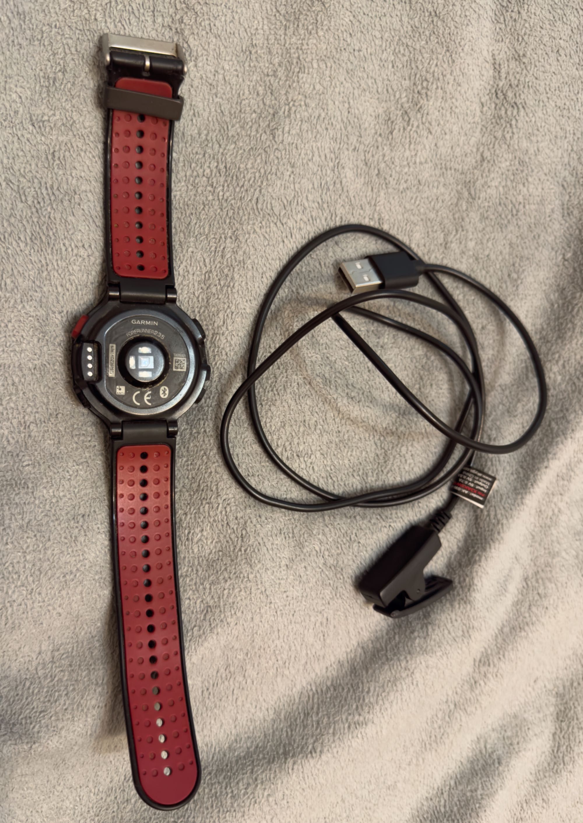 Ceas Garmin Forerunner 235 cu încărcător