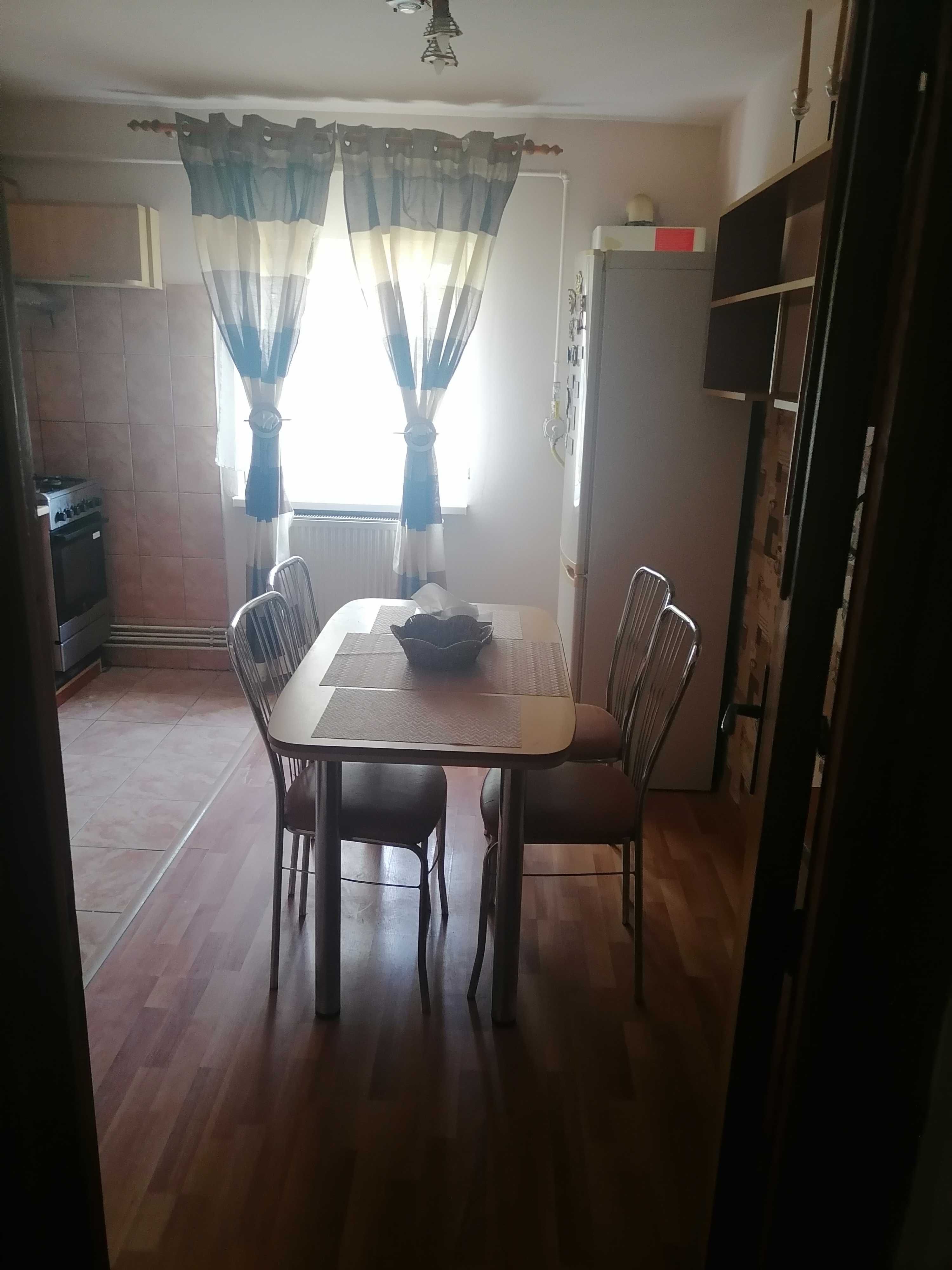 Vand apartament 3 camere micro 2