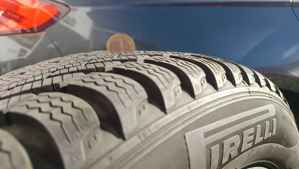 Продавам 4 бр гуми с джанти зимни 205/55/16 91H DOT4320 и DOT3524