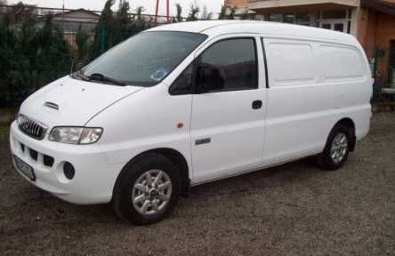 Бус Hyundai H1 с повреда в двигателя