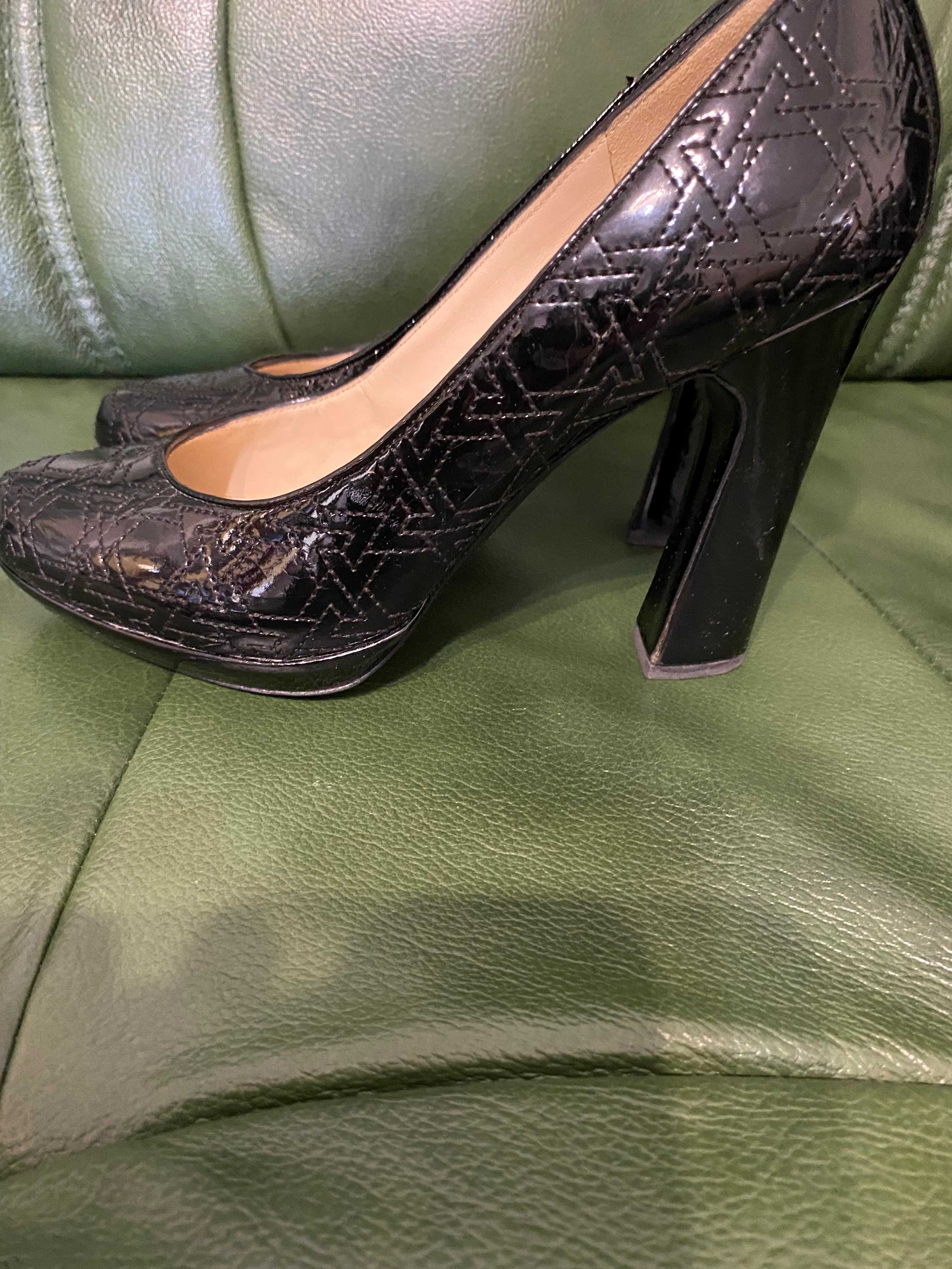 Pantofi eleganti de dama din piele lacuita Sandro Vicari