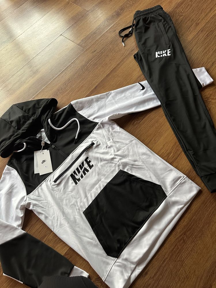 Мъжки екип Nike в черно с бяло,материята е памук с ликра