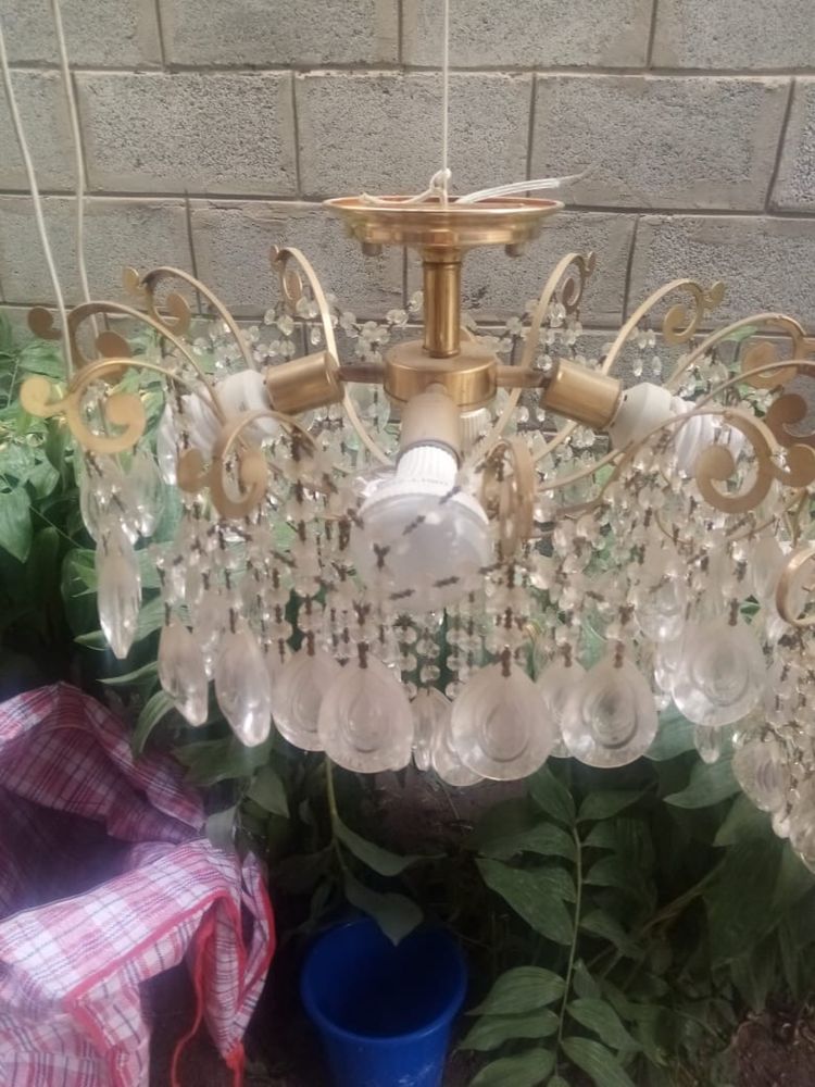 Продам люстры