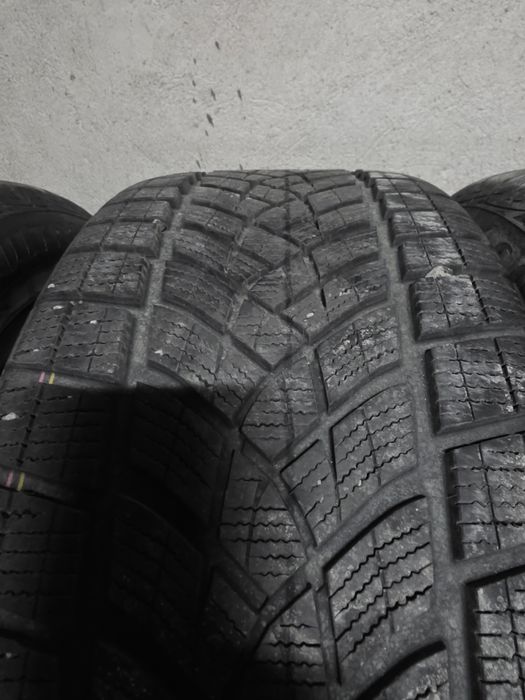 Зимни гуми Goodyear 255/50/19  с оригинални BMW джанти от Х5