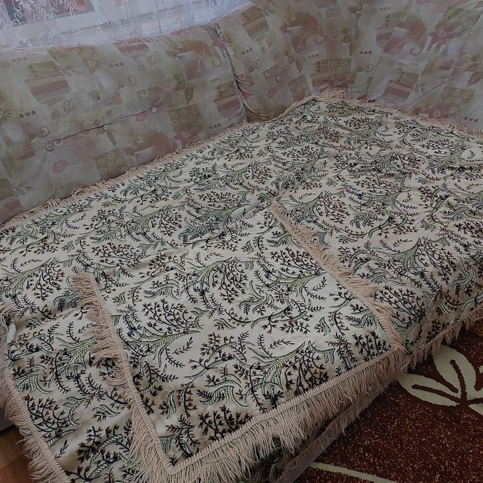 Продаются покрывала  на диван и на кресло .