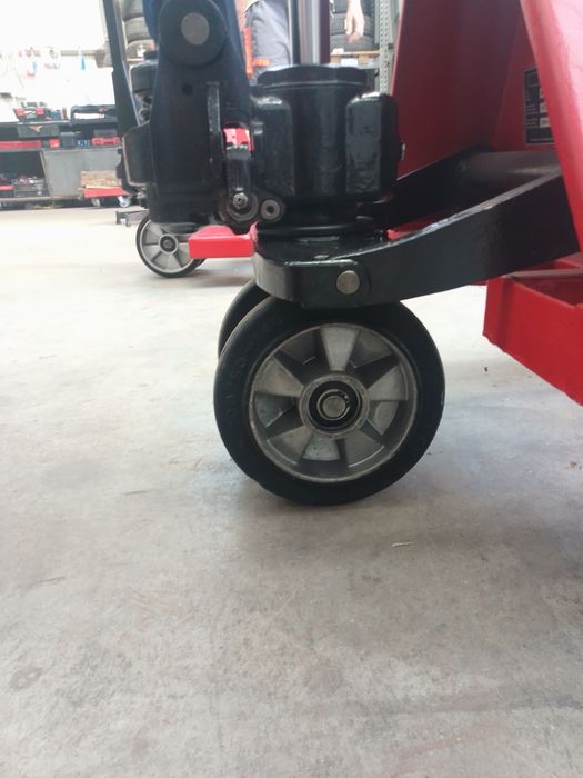 Палетна количка Linde M25