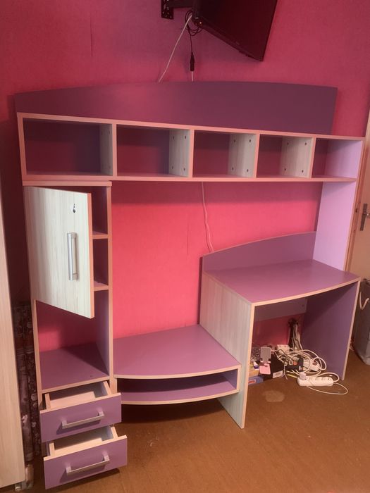 Детско двуетажно легло с бюро и гардероб с двулицев матрак