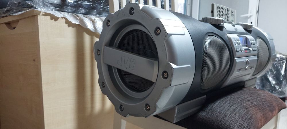 Vând sistem Boombox JVC RV-NB10B în stare perfectă de funcționare