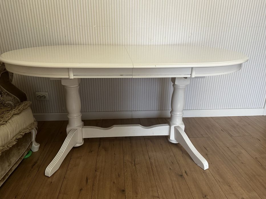 Продается шикарный обеденный стол