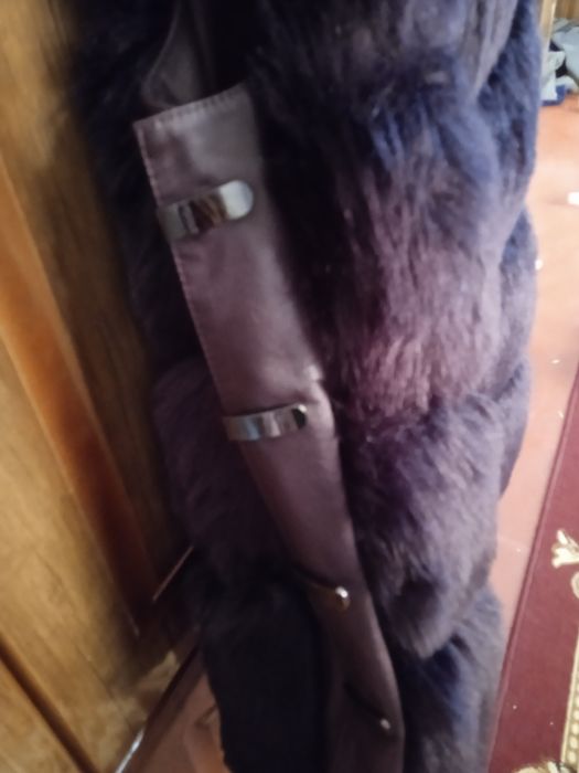 Yengsiz shuba ikki marta kiyilgan rangi toʻq fiyaletiviy yonlari koja