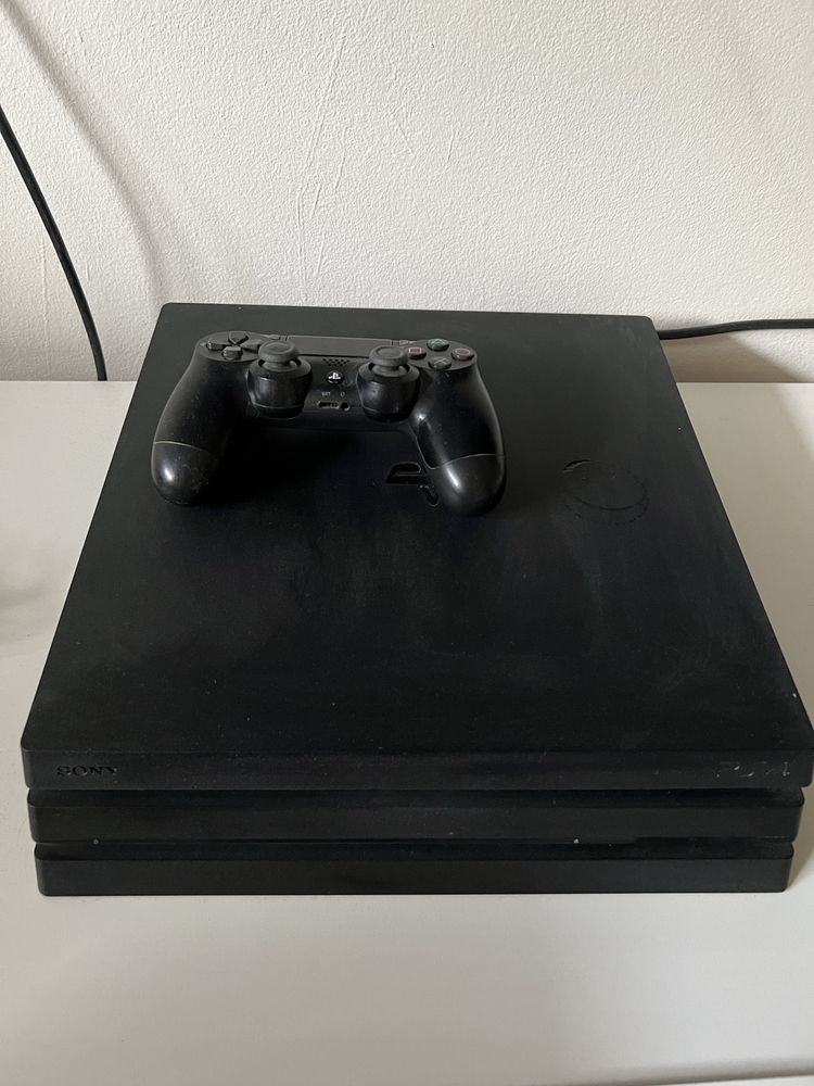 PS4 PRO + 1 maneta