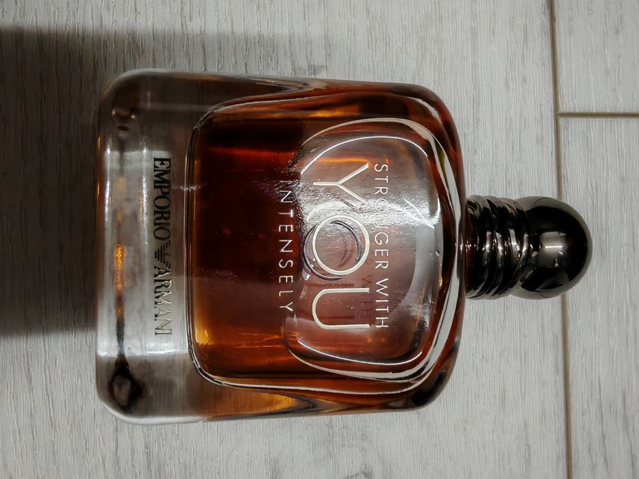 Parfum Armani Stronger with you Intensely