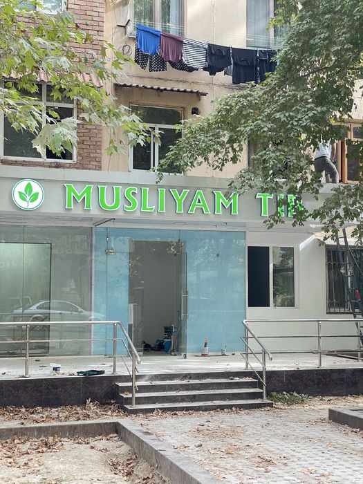 Reklama xizmat - bukva, yonuvchi harflar, banner, orakal