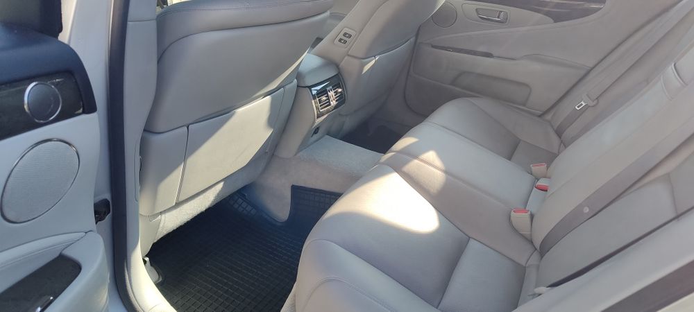 Lexus LS 600H hybrid, 4x4, automat