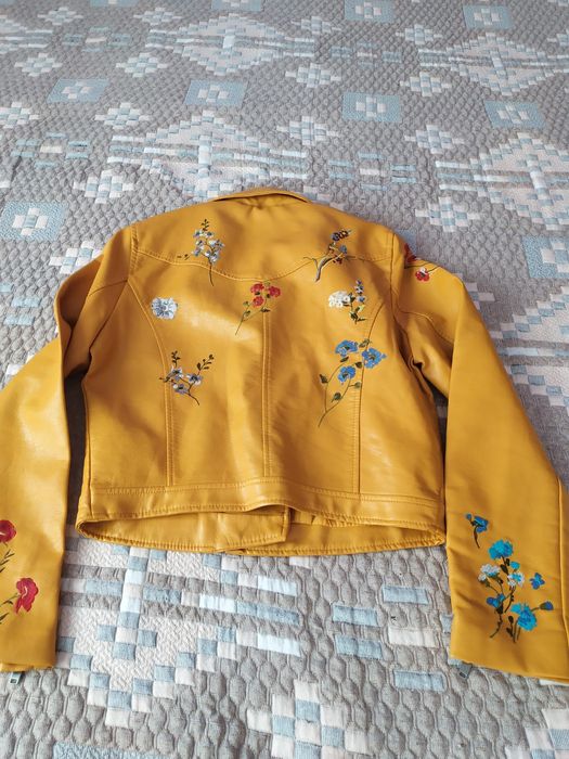 Дамско кожено яке.