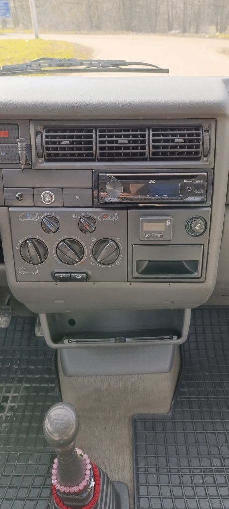 VW T4 Multivan 2.5 TDI 102 к.с. цена до края на месеца