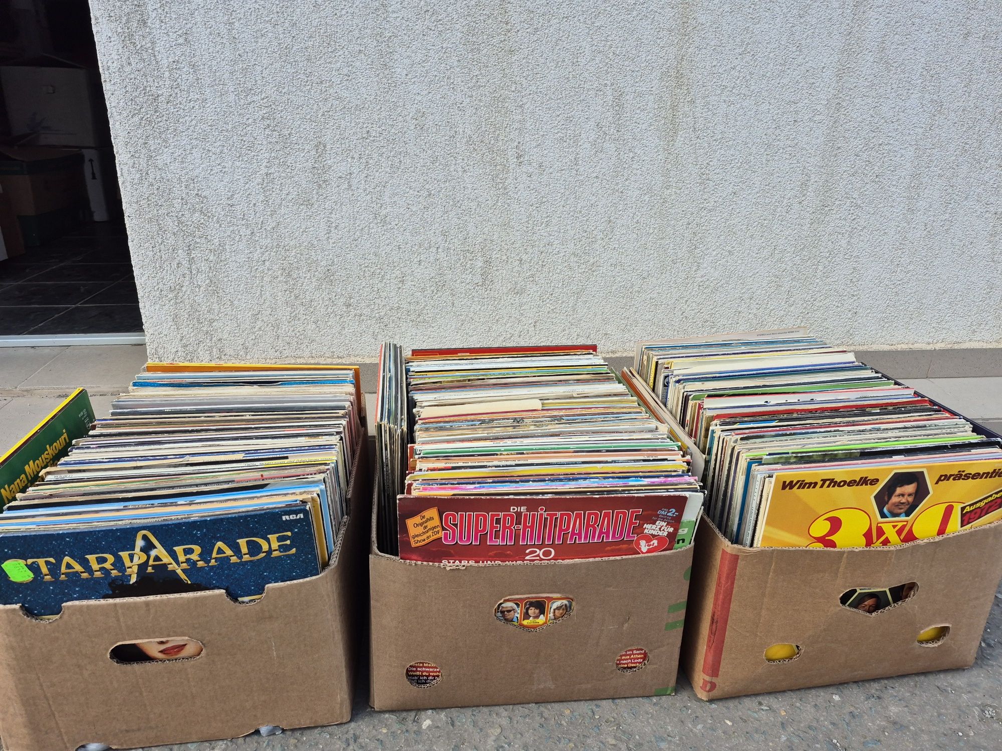 Lot 3000LP (bucati) Discuri Vinil colectie muzica usoara mixta

- Tot