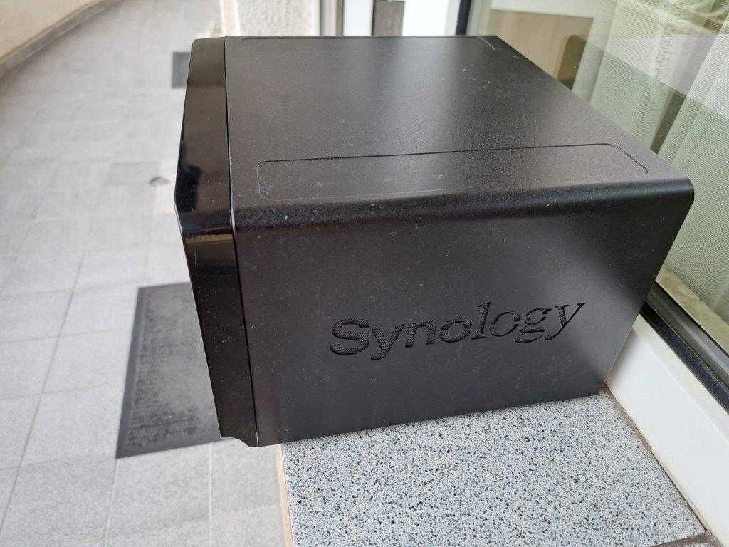 Synology DiskStation DS1512+ 4GB RAM 5-Bay NAS Домашен сървър