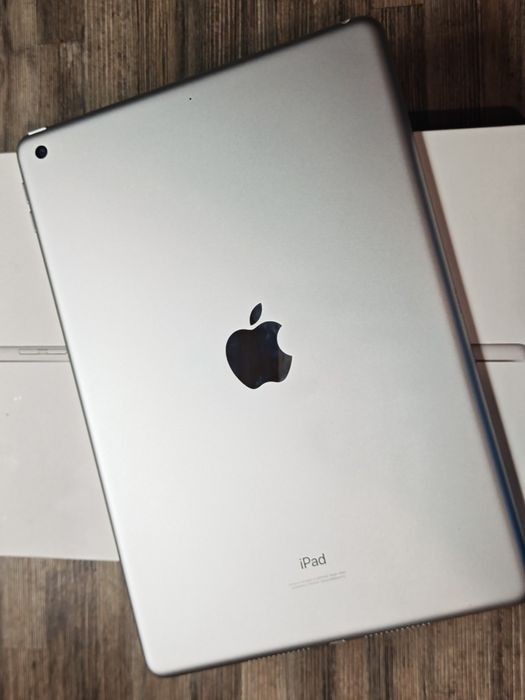 Като нов iPad 9 64 GB WiFi Silver