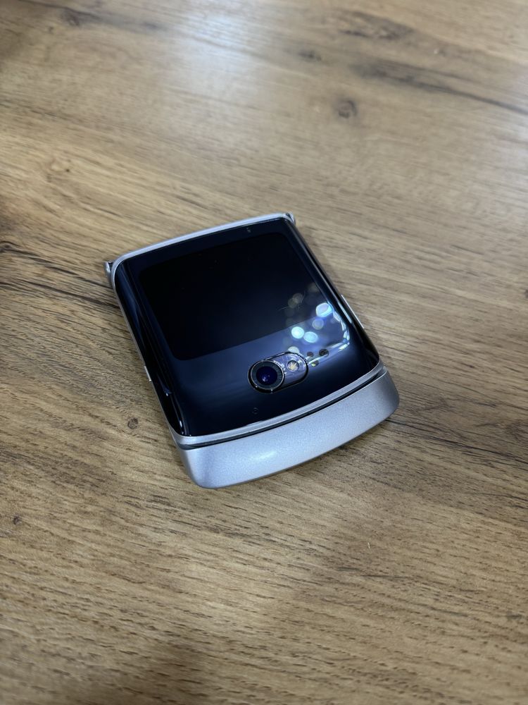 Motorola razr 2020год 256gb silver