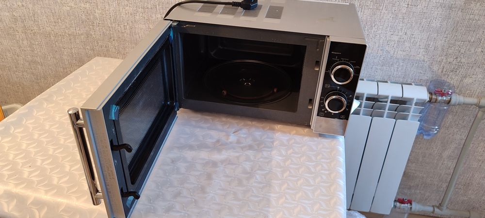 Продаю микроволновку  возможно вариант обмена описание