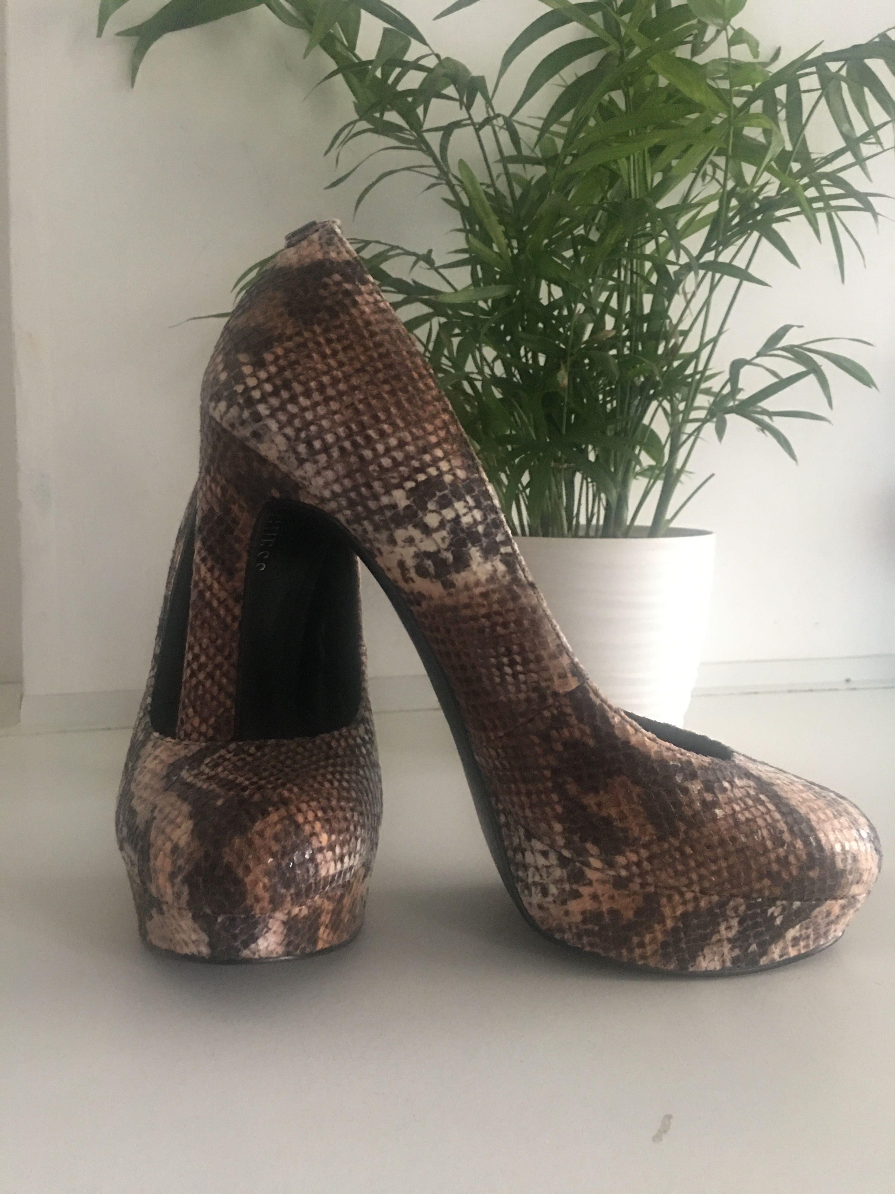 Pantofi Stiletto Guess