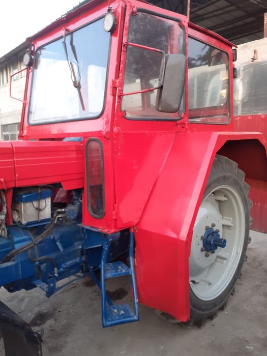 Tractor Universal 650 UTB/ Perfect functional, reconditionat complet.