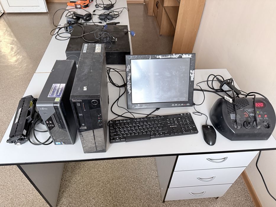 Оборудование для торговли, экран, блок, касса, сканеры, рации