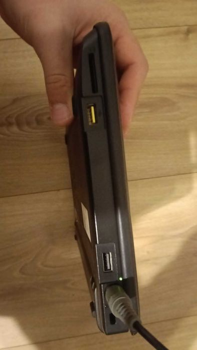 Laptop Lenovo Thinkpad x130e 4gb RAM Windows7 AMD E450 300 gb HDD