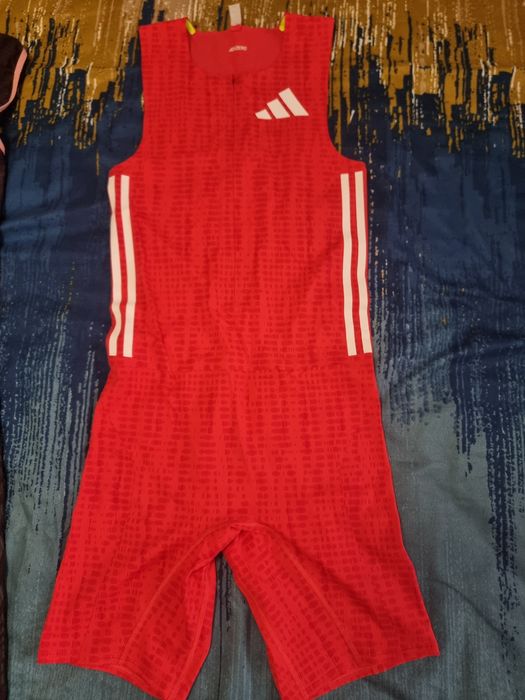 Vând compleu adidas