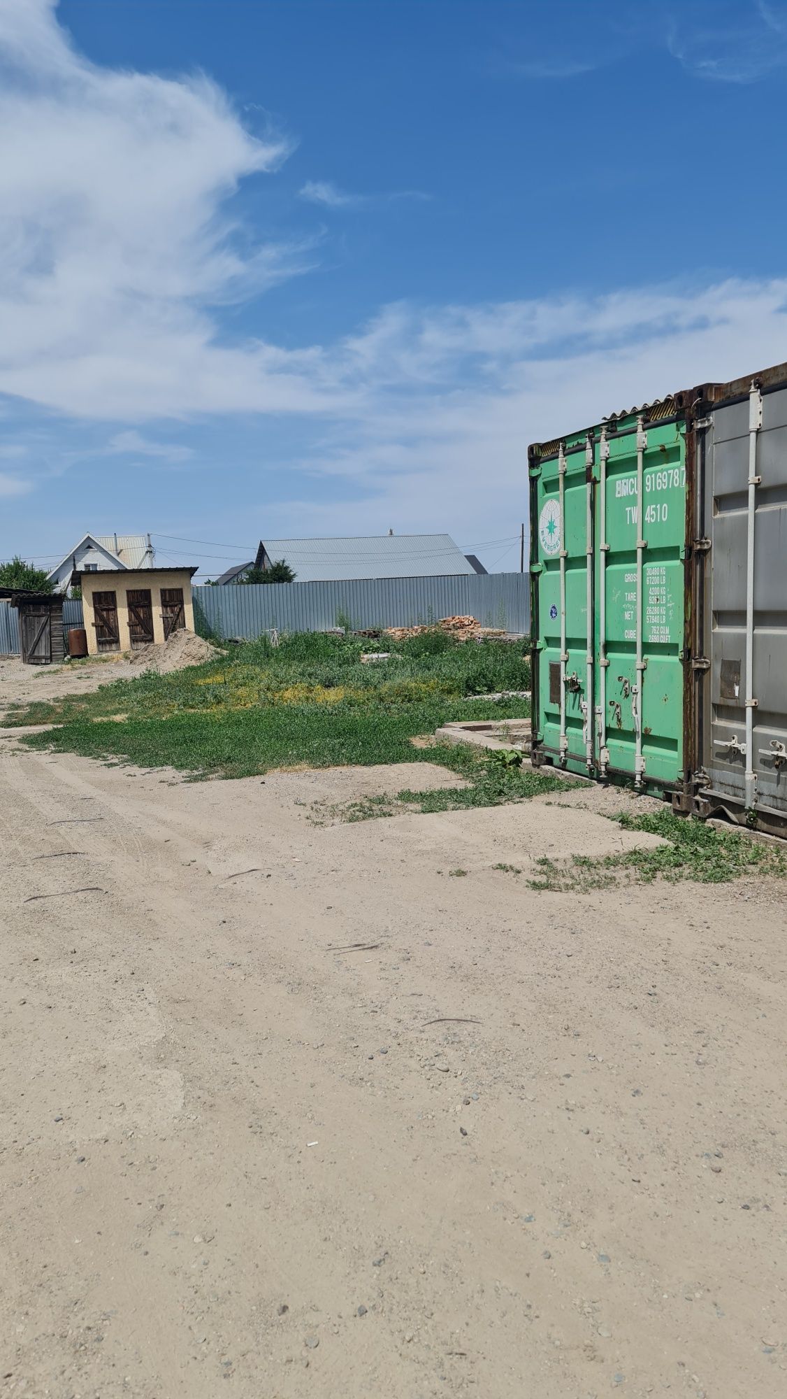 Продам дом и общежитие на одном участке