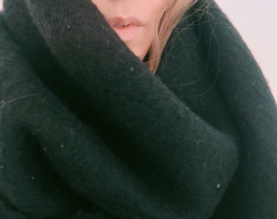 Fular Zara călduros și elegant cu ștrasuri și conținut de lână