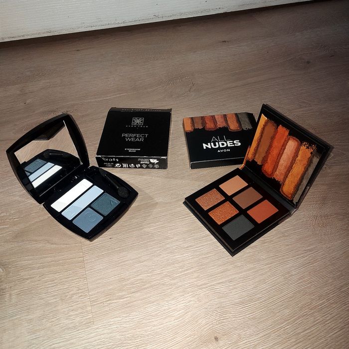Fard pleoape Avon