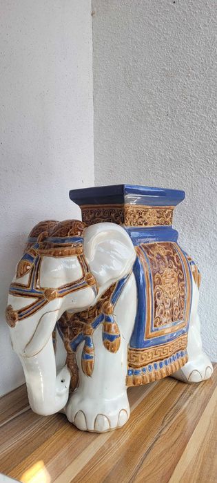 ГОЛЯМ порцеланов слон
