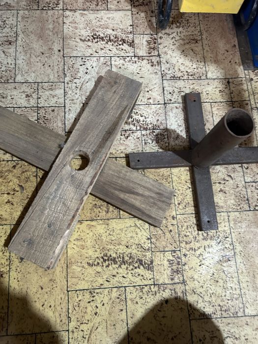 Продам подставку для елки