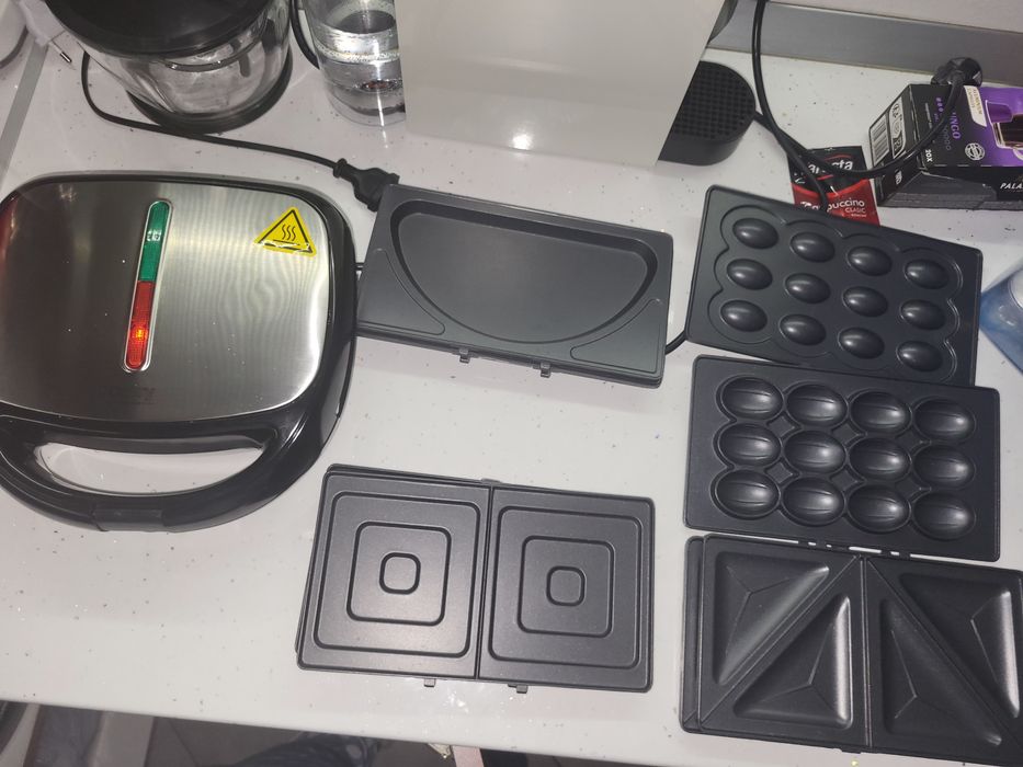Wafe ,nuci, sandwich... maker 6 in 1