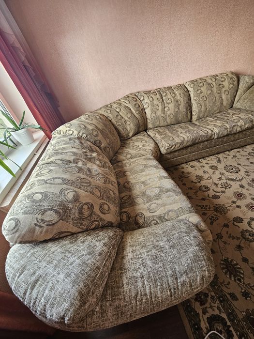 Продам б/у диван