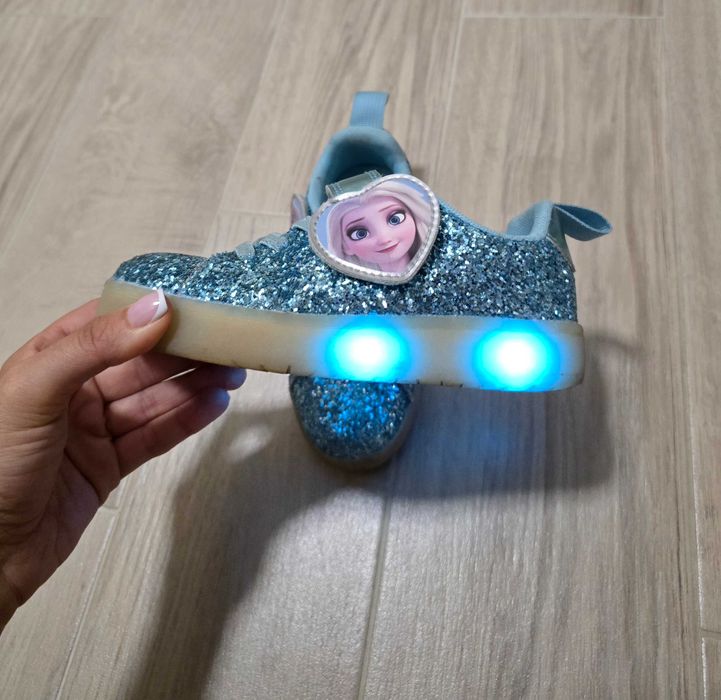 Блестящи кецове с мигащи подметки H&M