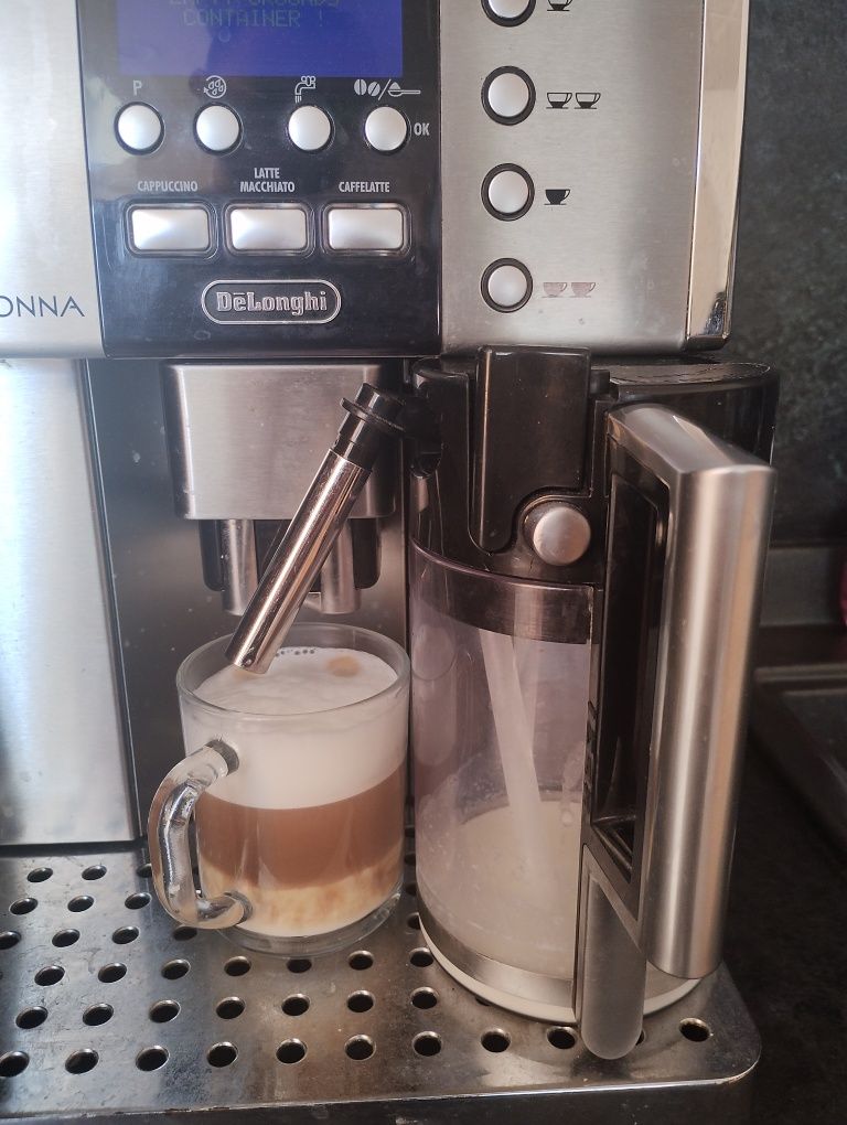 Кафе автомат кафемашина Delonghi prima Donna 6600