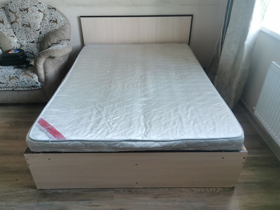 Продам двуспальную кровать