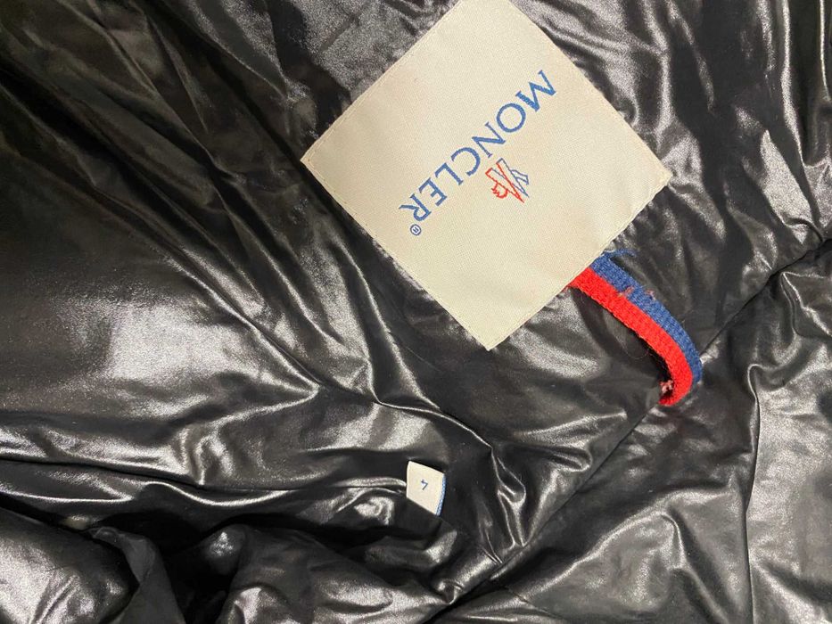 ''Moncler''оригинално дамско пухено яке S -М размер