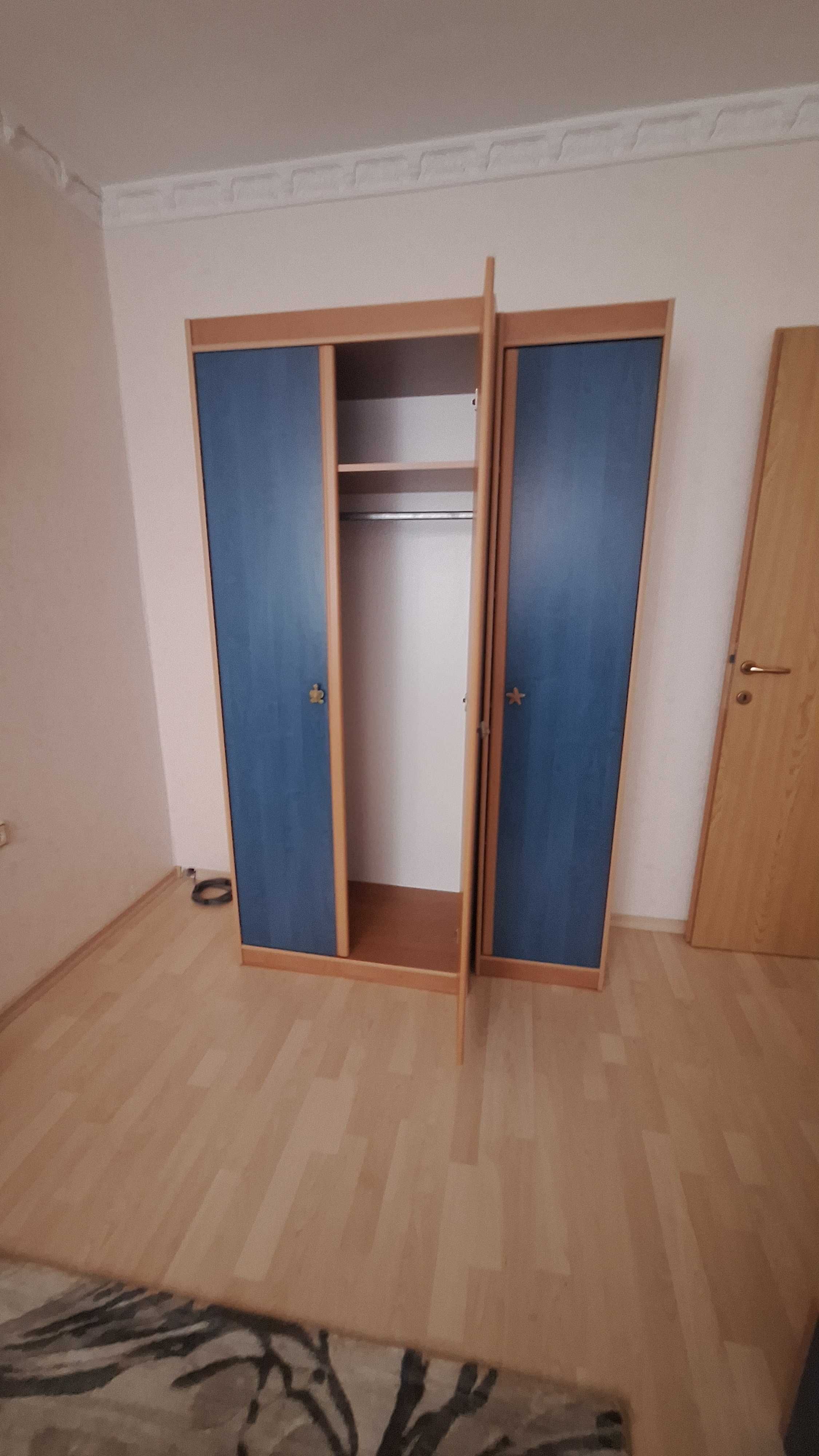 Детско обзавеждане.Единично легло с ракла и матрак и два гардероба
