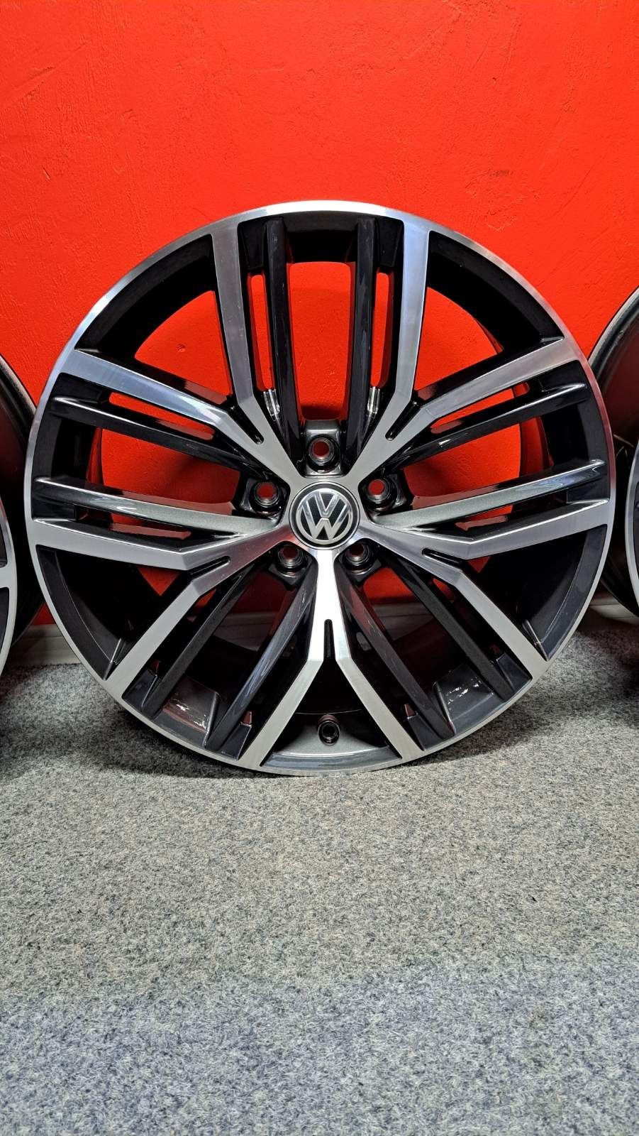 Оригинални джанти Фолксваген 19 цола VW Passat alltrac гуми 245 40 19
