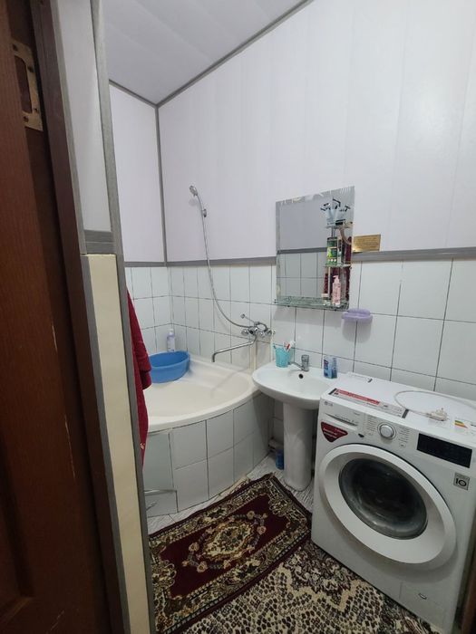 Продам 2 ком квартиру 2/4/5  66,36 мкв Наваи возле янги базар