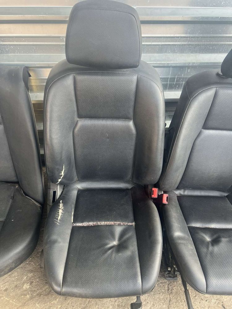 Кожен салон перфо кожа Mercedes W204 комби Н169 с дефект дясна седалка
