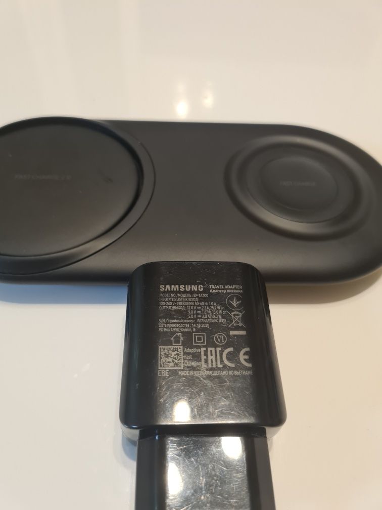 Încărcător Samsung wireless, model EP-P5200 cu adaptor Samsung