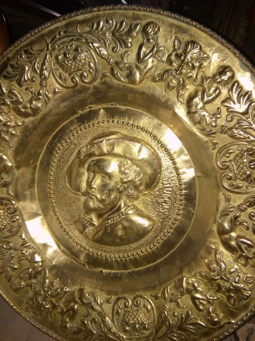 Superb basorelief aplica de perete in stil Victorian din alama masiva