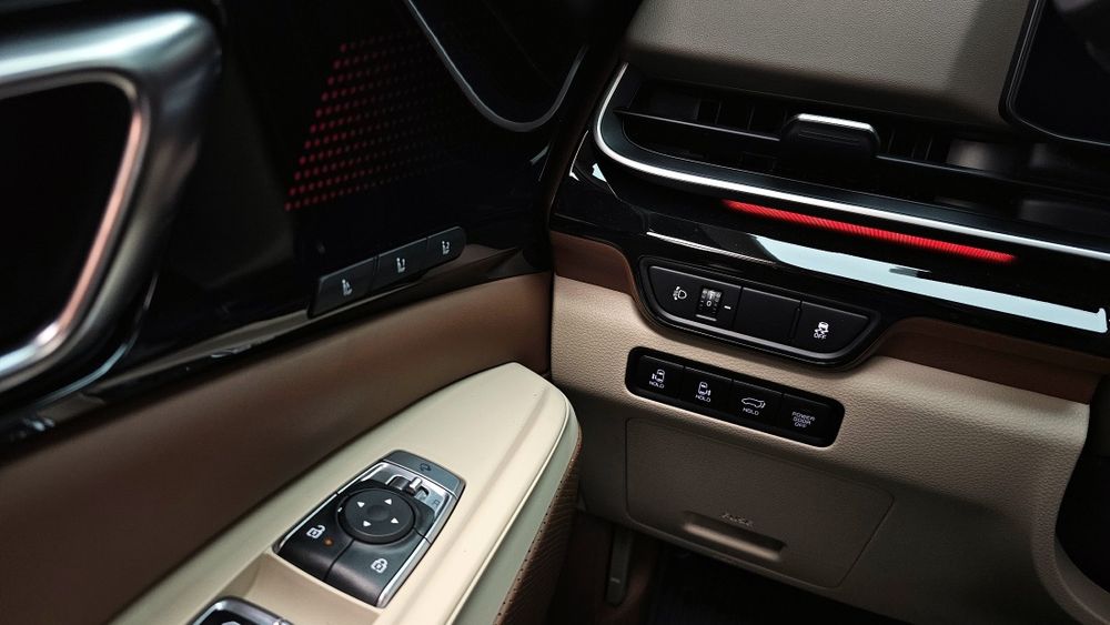 Kia Carnival Gasoline 9-Seater Hi Limousine