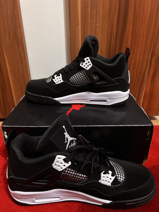 Jordan 4 white thunder