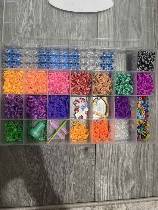 Комплект с ластици за плетене на гривни